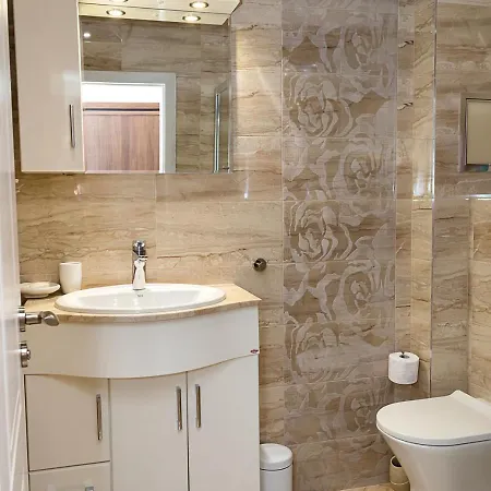 Apartment Stylish 1br Steps From Sea Garden I By Flat Mаnager *