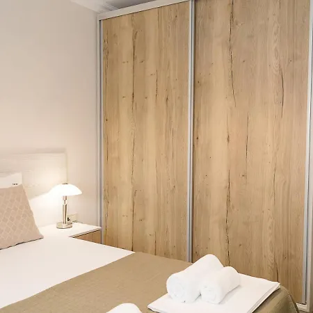 Apartment Stylish 1br Steps From Sea Garden I