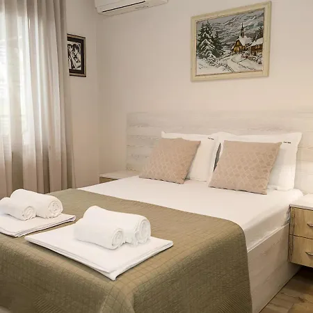Stylish 1br Steps From Sea Garden I