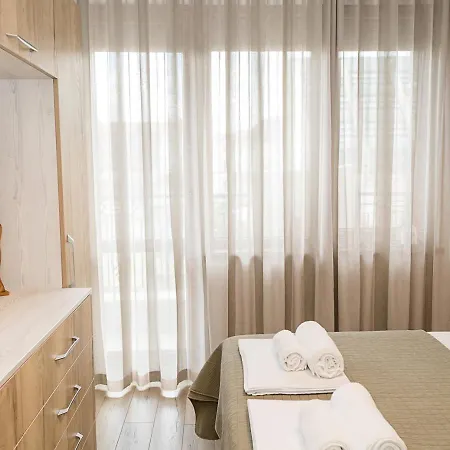 Stylish 1br Steps From Sea Garden I